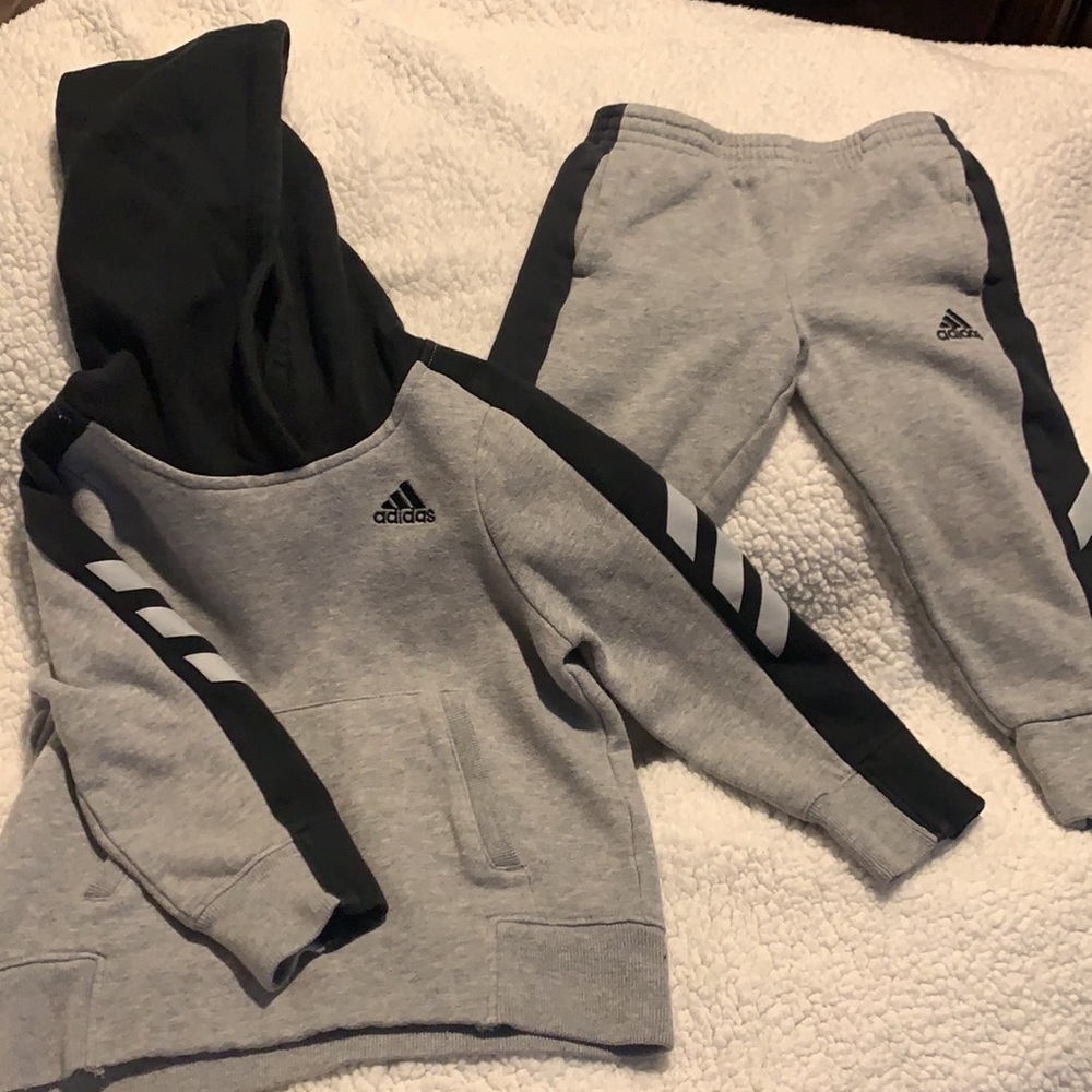 Adidas - 3t - matching Hoodie set. Smoke free pet free home!